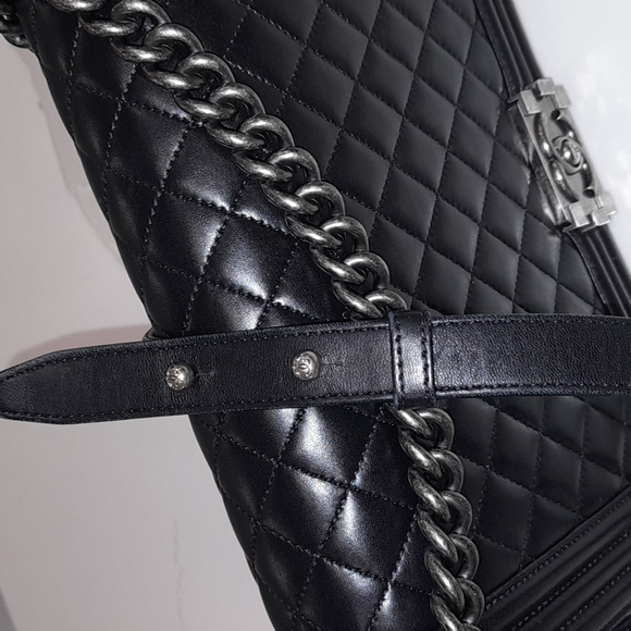 Authentic Chanel Boy Bag Crossbody in Black - Picture 2 of 15